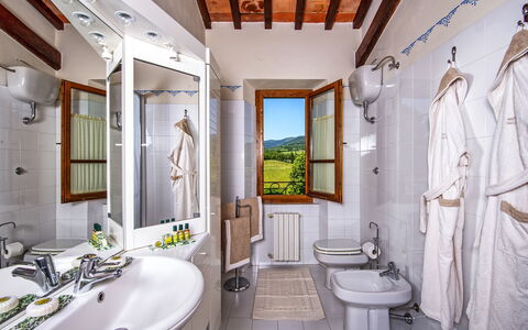 Podere Sant'angelo: Ejendom, Badeværelse, Værelse, Bygning, Indretning, Ejendom, Hus, Estate, Arkitektur, Hjem