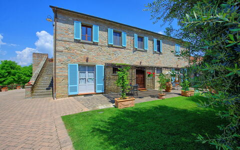 Villa Giare: Ejendom, Hus, Bygning, Hjem, Ejendom, Arkitektur, Boligområde, Estate, Facade, Sommerhus