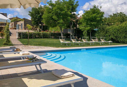 Villa Giare: Svømmepøl, Udendørs Møbler, Liggestol, Møbel, Udvej, Paraply, Thermae, Eco Hotel, Stol, Skygge