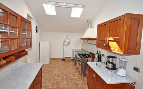 Dante: Værelse, Ejendom, Bygning, Køkken, Møbel, Cabinetry, Countertop, Hus, Indretning, Ejendom