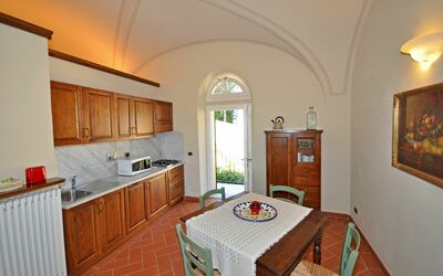 Dante 1: Værelse, Ejendom, Bygning, Møbel, Indretning, Hus, Ejendom, Køkken, Loft, Arkitektur