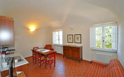 Dante 5: Værelse, Ejendom, Bygning, Etage, Møbel, Hus, Hårdttræ, Ejendom, Indretning, Trægulve