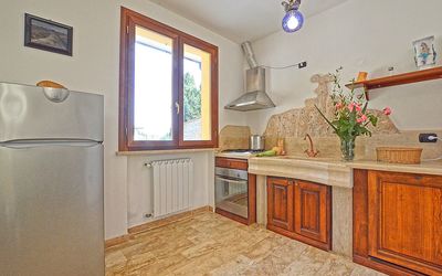 Sculture 3: Ejendom, Værelse, Møbel, Køkken, Bygning, Ejendom, Cabinetry, Countertop, Etage, Hus