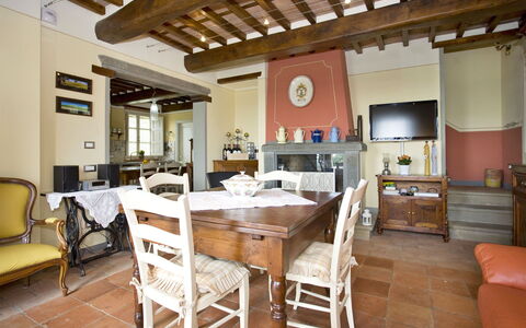 Nel Guasto: Ejendom, Bygning, Værelse, Møbel, Indretning, Hus, Bord, Ejendom, Hjem, Spisestue