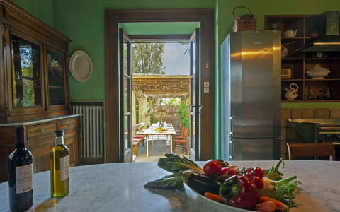 Villa Pedone: Ejendom, Mad, Bygning, Træ, Indretning, Bordservice, Vindue, Køkken, Cabinetry, Ejendom