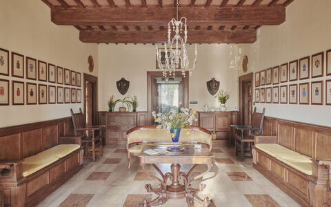 Villa Pedone: Ejendom, Bord, Møbel, Billedramme, Bygning, Couch, Træ, Indretning, Stue, Hal