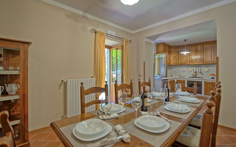 Villa Crispinino: Værelse, Ejendom, Spisestue, Møbel, Indretning, Bygning, Ejendom, Bord, Hus, Loft