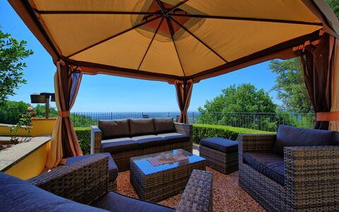 Villa Crispinino: Ejendom, Møbel, Ejendom, Værelse, Hjem, Dæk, Estate, Gårdhave, Hus, Bygning