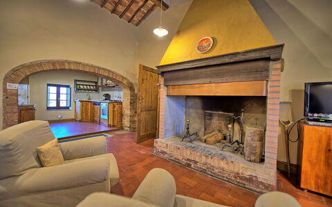 Cerretalta: Stue, Værelse, Ejendom, Indretning, Bygning, Ildsted, Væg, Hjem, Ejendom, Møbel