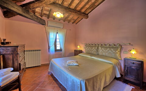 Cerretalta: Soveværelse, Seng, Værelse, Møbel, Ejendom, Sengetøj, Bygning, Bed Frame, Indretning, Loft