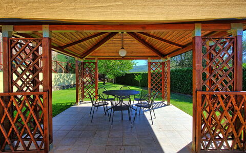 Cerretalta: Ejendom, Bygning, Værelse, Pavilion, Ejendom, Hus, Hjem, Træ, Veranda, Estate