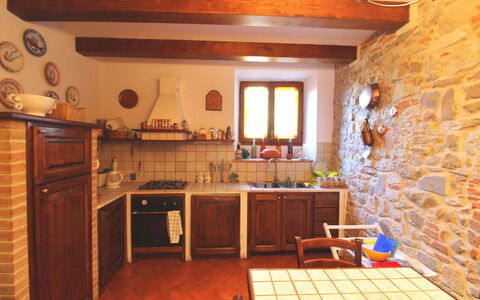 Casa Rosada: Ejendom, Værelse, Countertop, Bygning, Møbel, Køkken, Cabinetry, Hus, Etage, Indretning