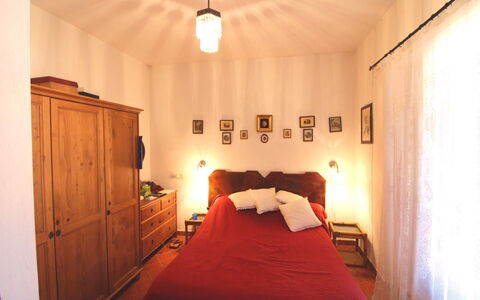 Casa Rosada: Soveværelse, Seng, Værelse, Møbel, Ejendom, Sengetøj, Indretning, Bed Frame, Bygning, Sengetøj