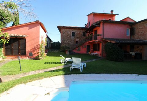 Casa Rosada: Himmel, Plante, Bygning, Ejendom, Vindue, Vand, Hus, Svømmepøl, Skygge, Udendørs Møbler