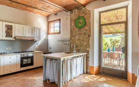 Villa Castiglione: Indretning, Møbel, Gulvbelægning, Træ, Køkken, Etage, Loft, Countertop, Hjem, Værelse
