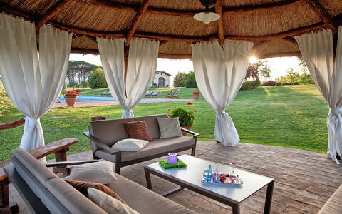 Villa Sant' Angelo: Ejendom, Værelse, Møbel, Udvej, Indretning, Bygning, Hus, Ejendom, Villa, Bord