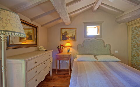 Gellino: Værelse, Soveværelse, Møbel, Ejendom, Seng, Indretning, Loft, Sengetøj, Bygning, Hus