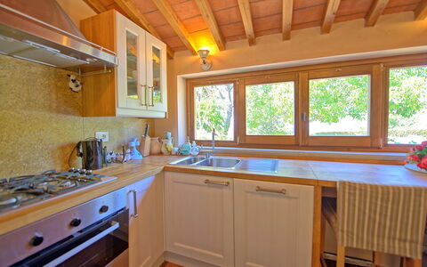 Gellino: Countertop, Ejendom, Værelse, Køkken, Møbel, Cabinetry, Bygning, Hus, Loft, Indretning