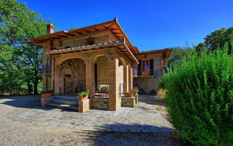 Casale Ambra: Ejendom, Hjem, Hus, Bygning, Ejendom, Estate, Himmel, Arkitektur, Træ, Botanik