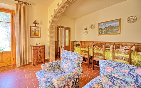 Casale Ambra: Værelse, Ejendom, Møbel, Bygning, Hus, Ejendom, Indretning, Hjem, Stue, Bord