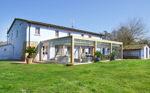 Villa Marginone: Veranda, Dør, Estate, Skygge, Udendørs Struktur, Sommerhus, Blomsterkrukke, Have, Gårdhave, Gård