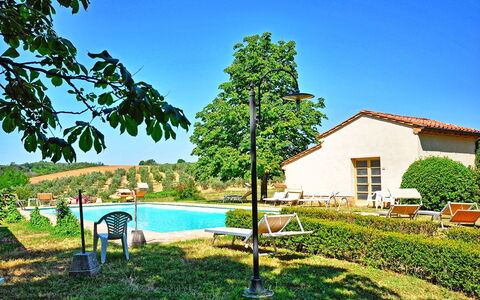 Vittoriana: Ejendom, Hus, Ejendom, Grøn, Hjem, Naturlige Landskab, Træ, Bygning, Estate, Himmel