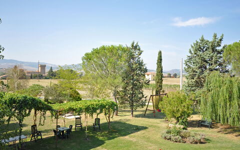 Villa Cassia: Ejendom, Træ, Have, Arkitektur, Botanik, Græs, Bygning, Hus, Botanisk Have, Forår