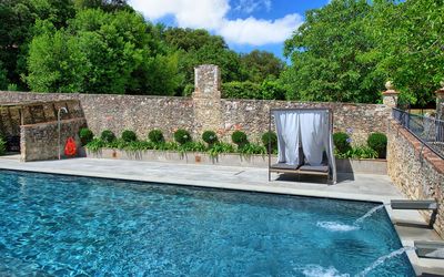 Collina: Svømmepøl, Ejendom, Vand, Væg, Estate, Bygning, Ejendom, Water Feature, Hus, Fritid