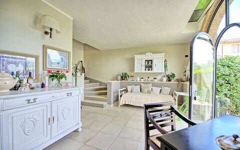 Villa Diletta: Ejendom, Værelse, Bygning, Grøn, Møbel, Indretning, Hus, Ejendom, Hjem, Etage