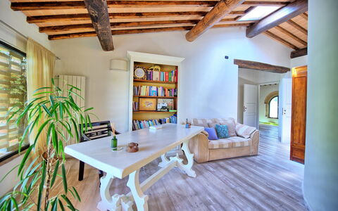 Villa Diletta: Ejendom, Værelse, Bygning, Indretning, Møbel, Loft, Hus, Etage, Ejendom, Stue