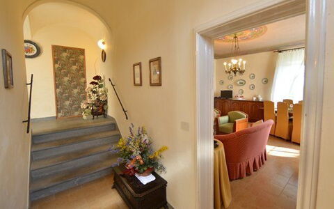 Villa Buonaparte: Værelse, Ejendom, Indretning, Bygning, Loft, Møbel, Etage, Hus, Ejendom, Hjem