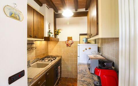 La Casetta nel Bosco: Køkken, Countertop, Indretning, Større Bandage, Køkken Apparat, Træ, Gulvbelægning, Loft, Etage, Møbel