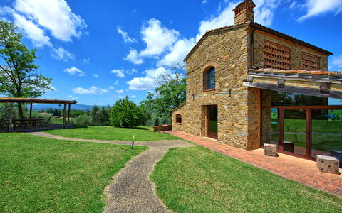 Villa Ferdinando: Sky, Himmel, Ejendom, Plante, Naturlige Landskab, Træ, Land Lot, Græs, Landskab, Boligområde