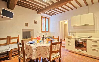 Ciclamini 1: Ejendom, Værelse, Bygning, Møbel, Indretning, Loft, Hus, Etage, Køkken, Ejendom