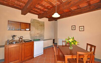 Civetta 4: Værelse, Ejendom, Bygning, Møbel, Indretning, Loft, Hus, Countertop, Køkken, Etage