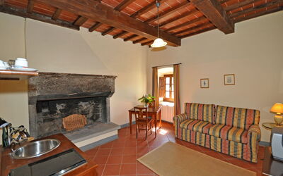 Civetta 5: Værelse, Ejendom, Bygning, Møbel, Hus, Stue, Indretning, Loft, Hearth, Ejendom