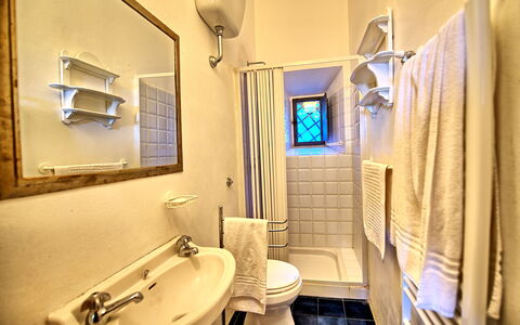 Il Principe: Værelse, Badeværelse, Ejendom, Indretning, Bygning, Ejendom, Arkitektur, Hus, Suite, Møbel