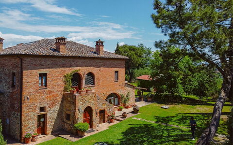 Villa Scianellone: Svømmepøl, Træ, Landskab, Boligområde, Fugleperspektiv, Udvej, Luftfotografering, Estate, Landscaping, Design