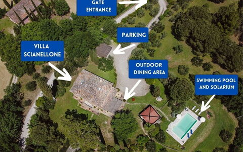 Villa Scianellone: Svømmepøl, Træ, Boligområde, Landskab, Fugleperspektiv, Luftfotografering, Estate, Udvej, Landscaping, Forstad