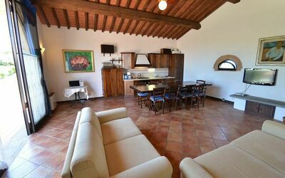 Bracciante: Værelse, Ejendom, Bygning, Møbel, Indretning, Stue, Ejendom, Hus, Villa, Loft