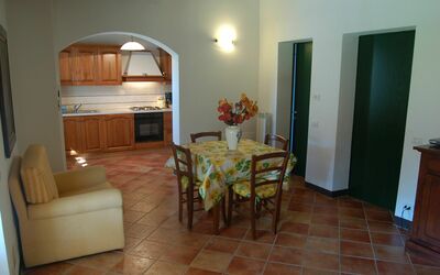 Pietra: Værelse, Ejendom, Bygning, Etage, Møbel, Indretning, Hus, Spisestue, Ejendom, Bord