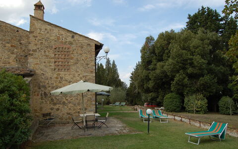 Appartamento Beatrice: Ejendom, Gård, Hus, Sommerhus, Backyard, Træ, Bygning, Græs, Have, Landdistrikt