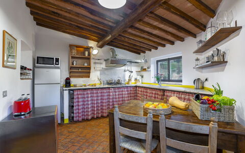 Bigiolo a Melazzano: Billedramme, Ejendom, Bord, Cabinetry, Countertop, Køkken, Træ, Indretning, Stue, Arkitektur