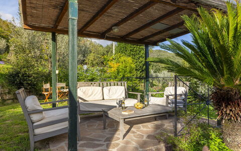 Bigiolo a Melazzano: Plante, Ejendom, Møbel, Botanik, Skygge, Træ, Udendørs Møbler, Himmel, Fritid, Landskab