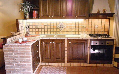 Casa Stefy: Møbel, Cabinetry, Countertop, Værelse, Ejendom, Køkken, Etage, Flise, Indretning, Håndvask