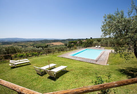 Arturo: Plante, Himmel, Vand, Svømmepøl, Skygge, Træ, Græs, Land Lot, Udendørs Møbler, Rektangel