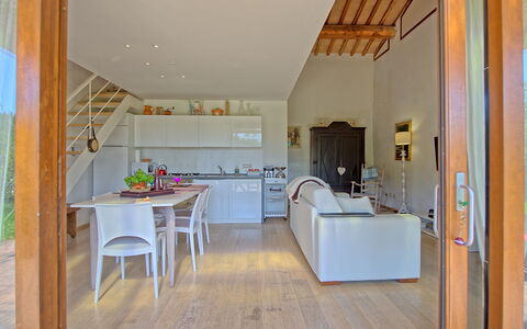 Capannino: Værelse, Ejendom, Bygning, Hus, Møbel, Indretning, Etage, Ejendom, Spisestue, Bord