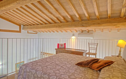 Capannino: Soveværelse, Værelse, Ejendom, Møbel, Seng, Loft, Indretning, Bygning, Sengetøj, Bed Frame