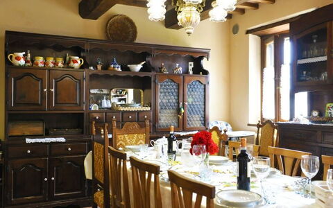 Casetta i Ciliegi: Værelse, Bygning, Ejendom, Møbel, Indretning, Countertop, Cabinetry, Bord, Spisestue, Køkken