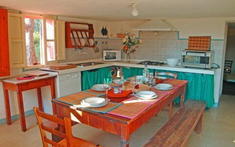 Casamare: Værelse, Ejendom, Møbel, Køkken, Bygning, Hus, Etage, Bord, Cabinetry, Ejendom